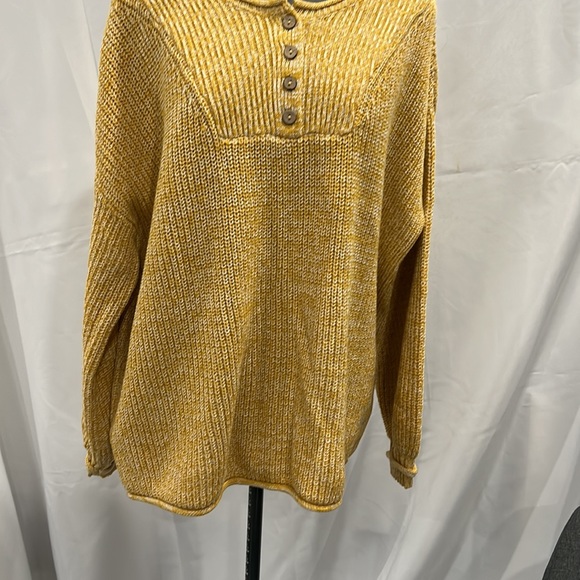 Never worn sweater but no ticket attached - Picture 7 of 8